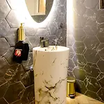 Love hotel Le Fruit Defendu 67 *
