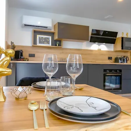 Love hotel Le Fruit Defendu 67