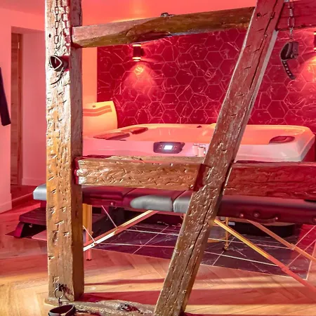 Love hotel Le Fruit Defendu 67 *