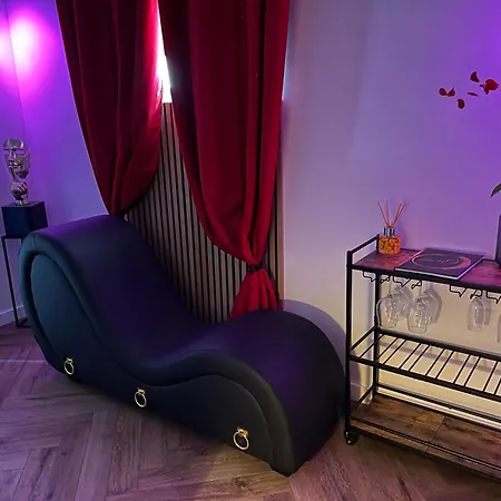 Le Fruit Defendu 67 Love hotel